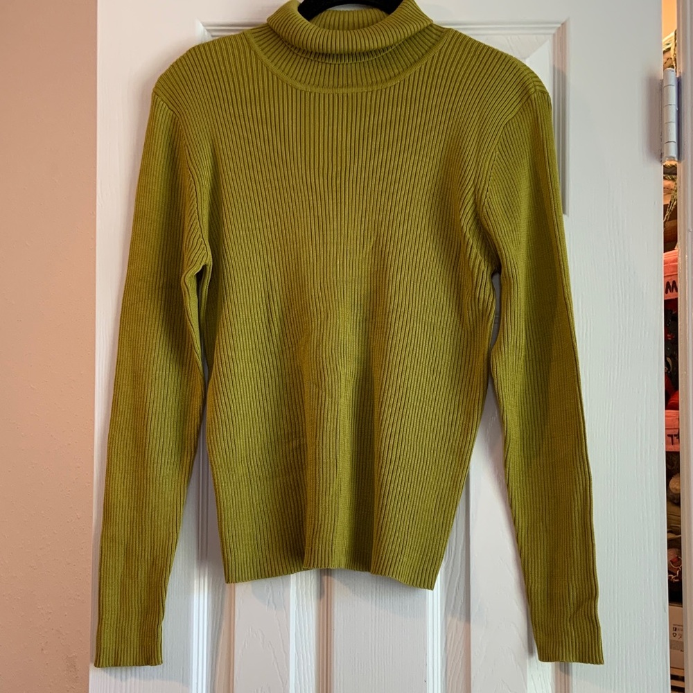 Real clothes Sal’s fifth avenue Olive Green Ribbed Turtleneck Sweater M100% silk